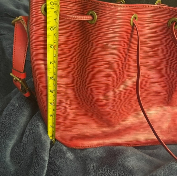 (SOLD)Authentic vintage Louis Vuitton Red Epi bucket noe bag - Picture 11 of 12